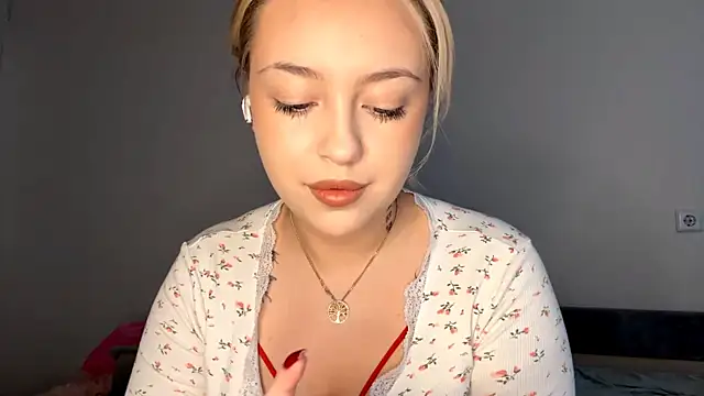 WonderedFlair online show from 8, 4, 2026