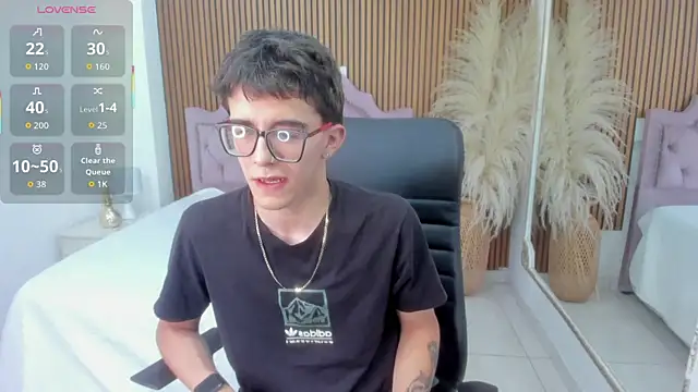 TylerCross  online show from 21, 4, 2026