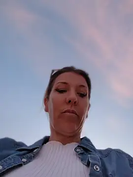 ManuelaX online show from 19, 4, 2026