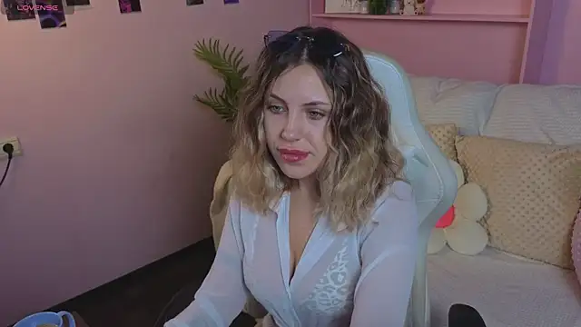  amymoore  online show from 23, 6, 2026