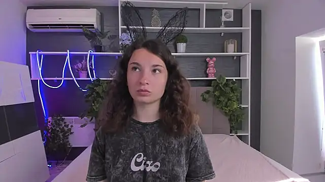 JosephineRows online show from 31, 7, 2026