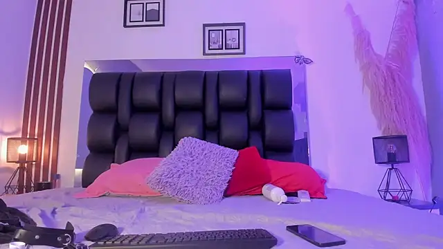 dalhia and hades online show from 8, 4, 2026