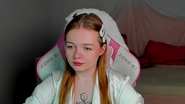 Snapshot of ElinaVale chatting on 7, 5, 2026 ElinaVale online show from 7, 5, 2026
