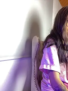 Cloe pink1 online show from 22, 4, 2026