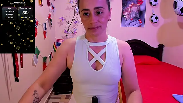 Snapshot of sara_florez12 chatting on 5, 7, 2026 sara florez12 online show from 5, 7, 2026