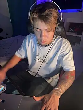 Snapshot of AngelLatinBoy chatting on 23, 3, 2026 AngelLatinBoy online show from 23, 3, 2026