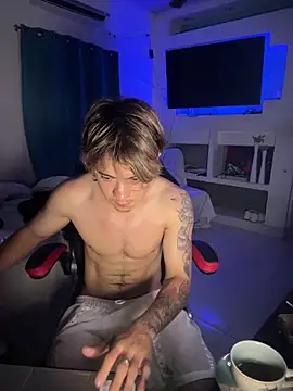 Snapshot of AngelLatinBoy chatting on 4, 4, 2026 AngelLatinBoy online show from 4, 4, 2026