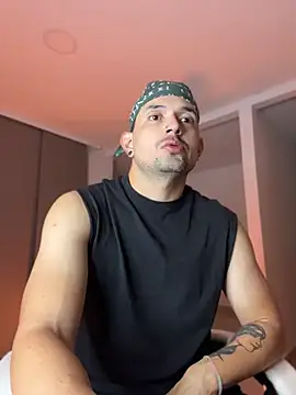 TroyeSavage online show from 16, 4, 2026