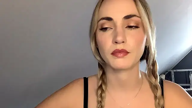 ScarlettSensitive online show from 18, 4, 2026