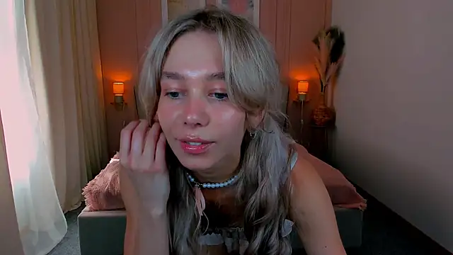 Snapshot of LuluAlis chatting on 24, 5, 2026 LuluAlis online show from 24, 5, 2026