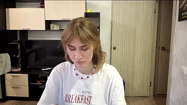 ElenoreHolguin online show from 5, 4, 2026