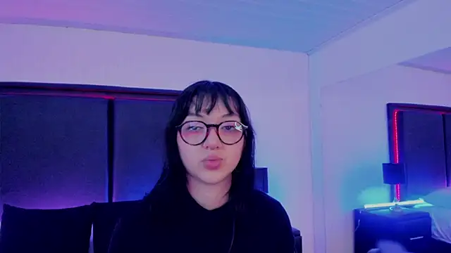 Snapshot of LilithBluum chatting on 5, 6, 2026 LilithBluum online show from 5, 6, 2026