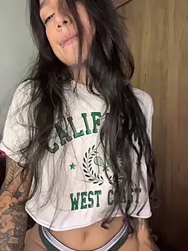 Twoshotsparty420 online show from 28, 4, 2026