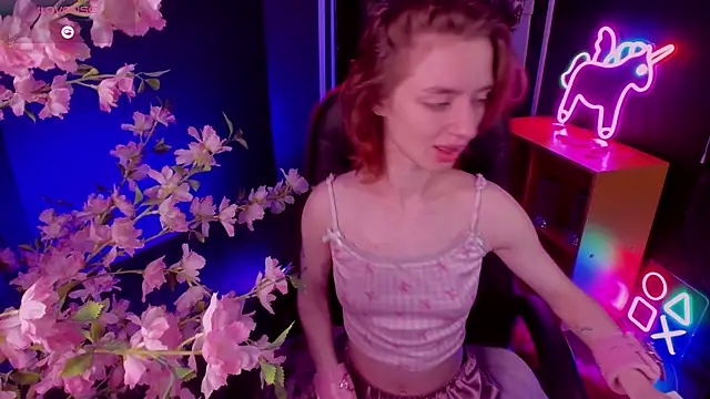 Pretty Victoria online show from 22, 4, 2026