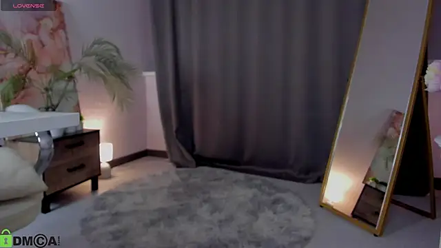 LeticiaRomano online show from 11, 4, 2026