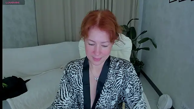 Snapshot of LeticiaRomano chatting on 25, 5, 2026 LeticiaRomano online show from 25, 5, 2026