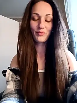 LunaCrystall online show from 11, 4, 2026