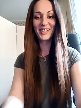 LunaCrystall online show from 4, 5, 2026
