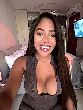Snapshot of SaraValentina11 chatting on 22, 5, 2026 SaraValentina11 online show from 22, 5, 2026