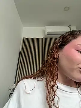 Snapshot of AphroditeSweett chatting on 2, 5, 2026 AphroditeSweett online show from 2, 5, 2026