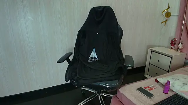 Helenn Moore online show from 8, 4, 2026