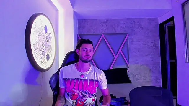 Snapshot of Wolf_Kitty chatting on 1, 4, 2026 Wolf Kitty online show from 1, 4, 2026