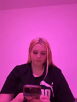 Snapshot of Young_Milka chatting on 13, 3, 2026 Young Milka online show from 13, 3, 2026