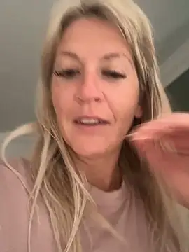 AtomBlondy online show from 10, 6, 2026