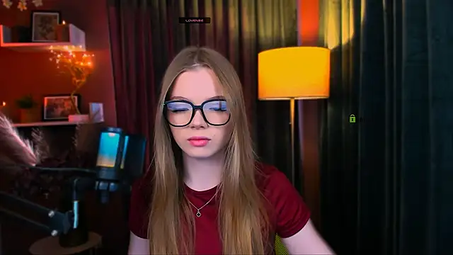 Snapshot of maddy_moah chatting on 22, 4, 2026 maddy moah online show from 22, 4, 2026