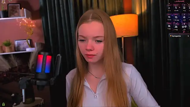 Snapshot of maddy_moah chatting on 23, 4, 2026 maddy moah online show from 23, 4, 2026