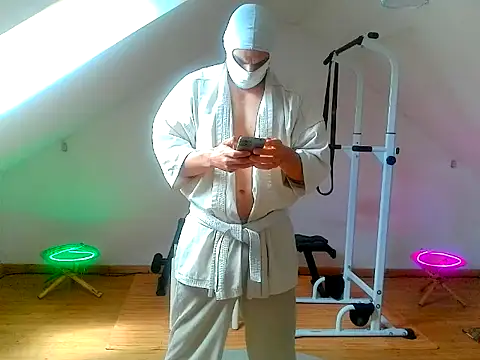 Snapshot of NinjaLaser chatting on 11, 5, 2026 NinjaLaser online show from 11, 5, 2026