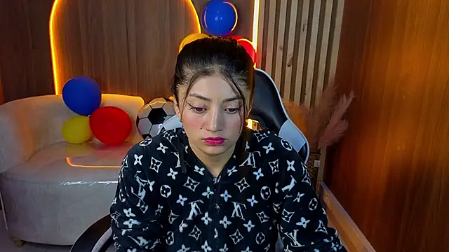 Snapshot of Lia_queen_tx chatting on 4, 7, 2026 Lia queen tx online show from 4, 7, 2026