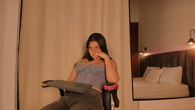 selena  smith1 online show from 14, 3, 2026