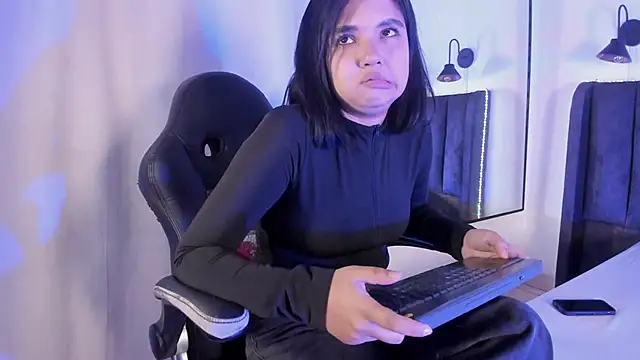 selena  smith1 online show from 20, 4, 2026