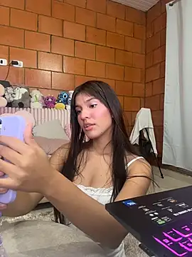 Snapshot of xayah_cute chatting on 21, 5, 2026 xayah cute online show from 21, 5, 2026