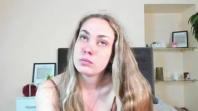 Snapshot of MelanieCuty chatting on 7, 4, 2026 MelanieCuty online show from 7, 4, 2026