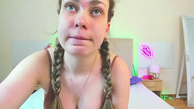 Snapshot of MelanieCuty chatting on 18, 4, 2026 MelanieCuty online show from 18, 4, 2026