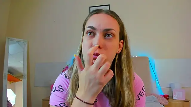MelanieCuty online show from 9, 7, 2026