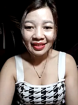 Yiyi102300 online show from 6, 4, 2026