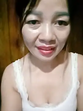 Snapshot of Yiyi102300 chatting on 28, 5, 2026 Yiyi102300 online show from 28, 5, 2026
