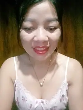Snapshot of Yiyi102300 chatting on 7, 6, 2026 Yiyi102300 online show from 7, 6, 2026