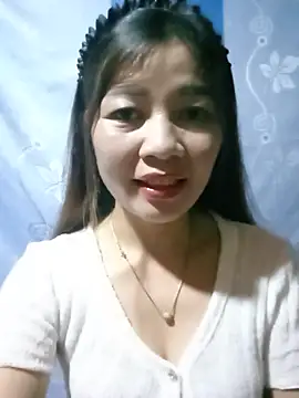 Snapshot of Yiyi102300 chatting on 1, 7, 2026 Yiyi102300 online show from 1, 7, 2026