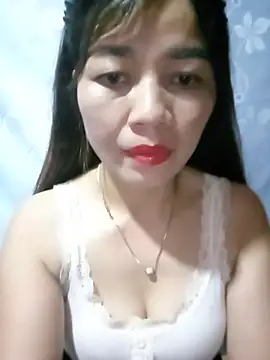 Snapshot of Yiyi102300 chatting on 2, 7, 2026 Yiyi102300 online show from 2, 7, 2026