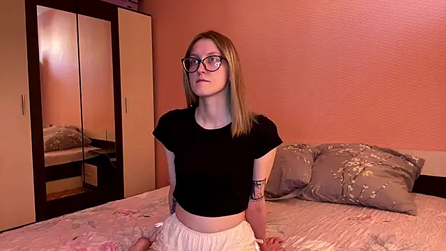 Julia Charm online show from 21, 5, 2026