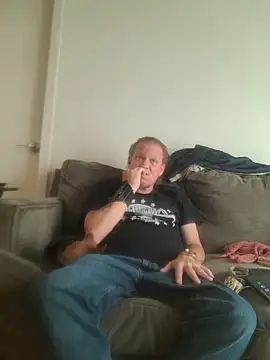 Snapshot of yourMasterisBored chatting on 19, 5, 2026 yourMasterisBored online show from 19, 5, 2026