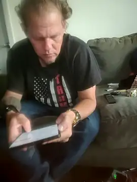 Snapshot of yourMasterisBored chatting on 22, 5, 2026 yourMasterisBored online show from 22, 5, 2026
