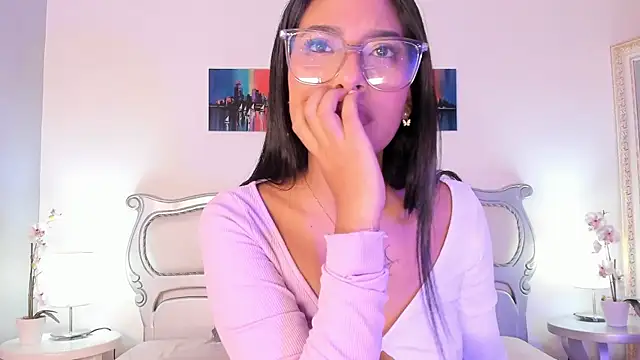 Snapshot of TaraFiore_ chatting on 10, 4, 2026 TaraFiore online show from 10, 4, 2026