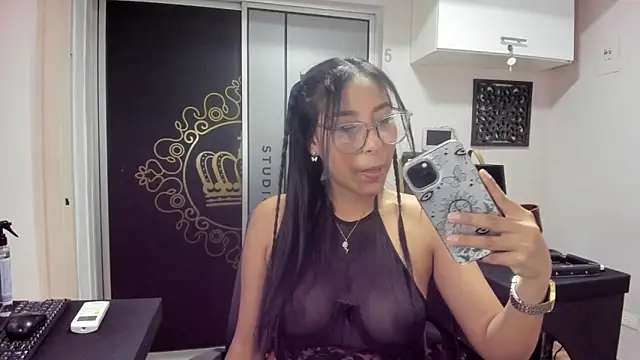 Snapshot of TaraFiore_ chatting on 11, 4, 2026 TaraFiore online show from 11, 4, 2026