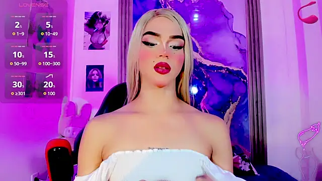 Snapshot of blonde_queen- chatting on 27, 5, 2026 blonde queen- online show from 27, 5, 2026