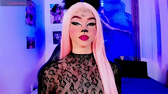 Snapshot of blonde_queen- chatting on 19, 6, 2026 blonde queen- online show from 19, 6, 2026